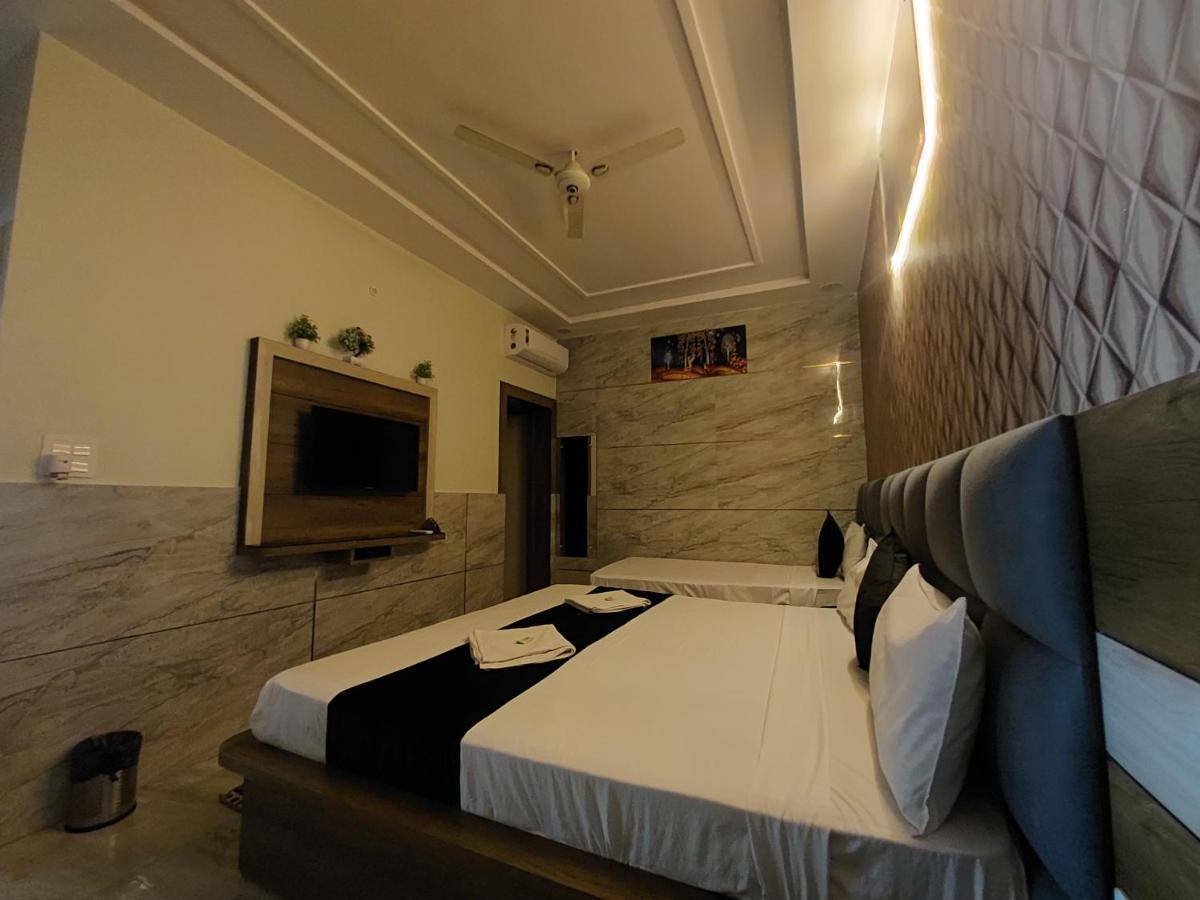 Taj Nice Point Manage By Taj Sunrise Group 阿格拉 外观 照片