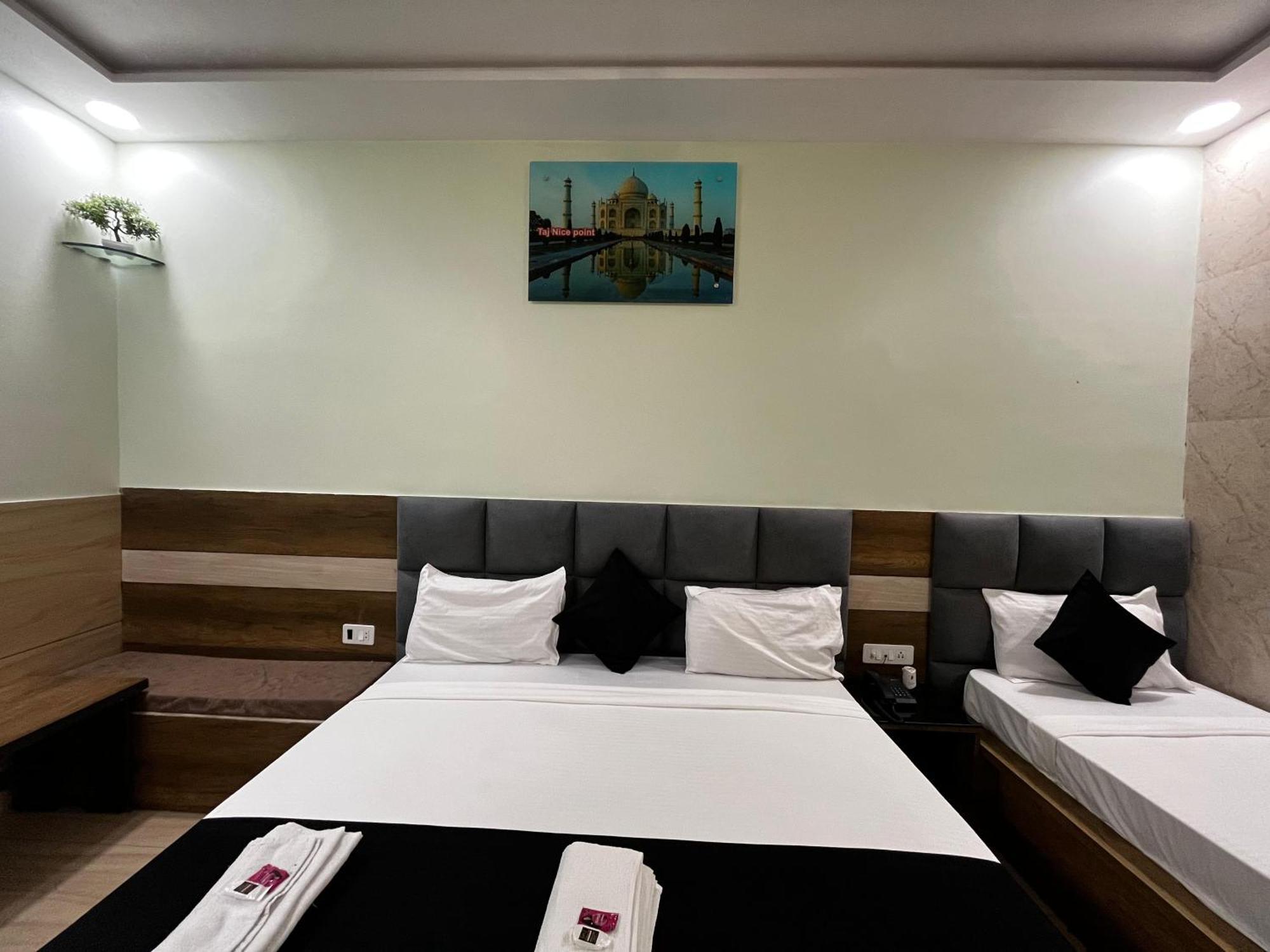 Taj Nice Point Manage By Taj Sunrise Group 阿格拉 外观 照片