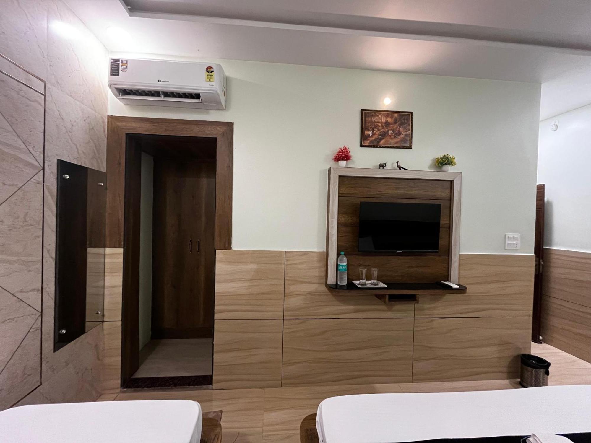 Taj Nice Point Manage By Taj Sunrise Group 阿格拉 外观 照片
