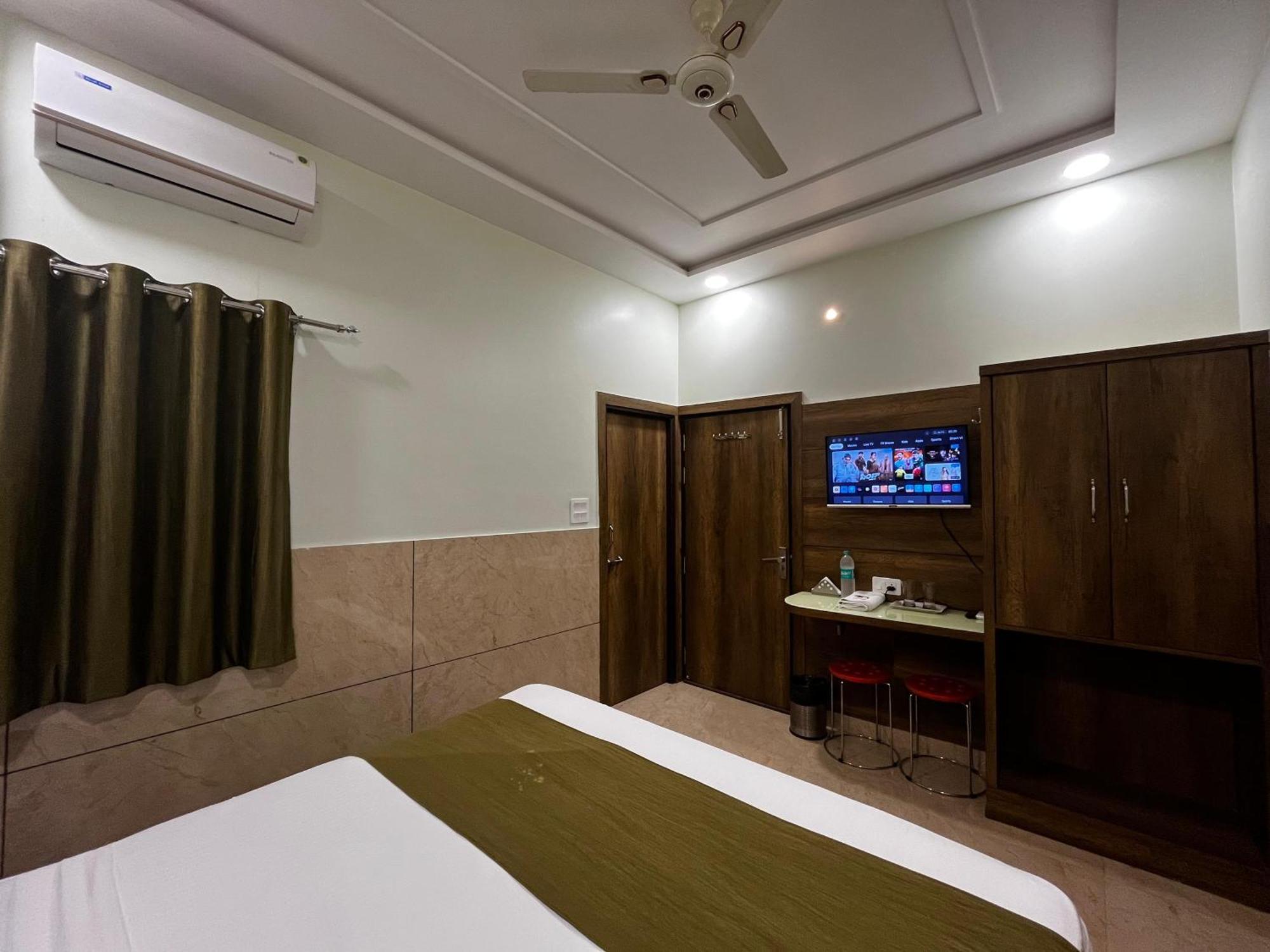 Taj Nice Point Manage By Taj Sunrise Group 阿格拉 外观 照片