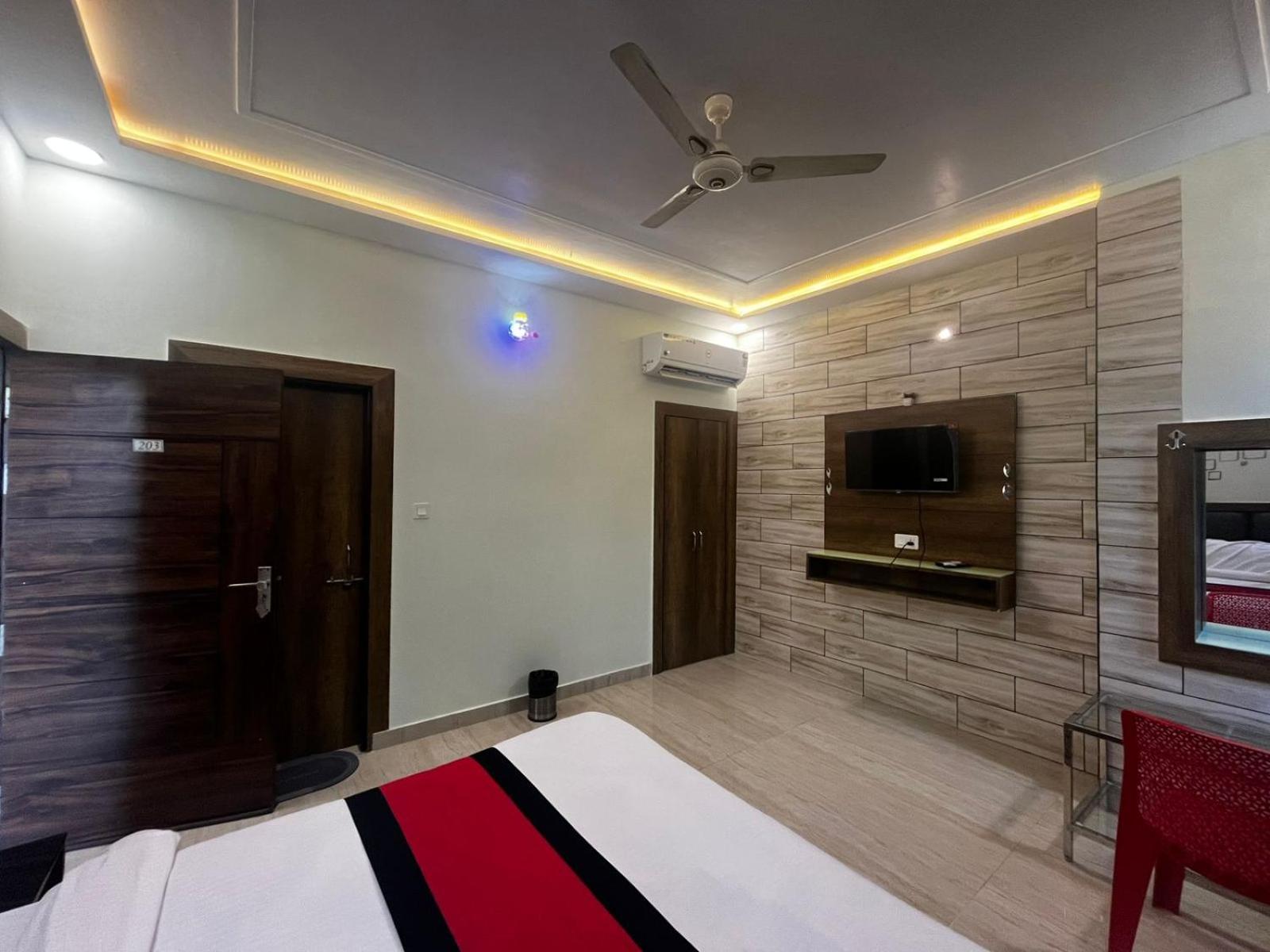 Taj Nice Point Manage By Taj Sunrise Group 阿格拉 外观 照片